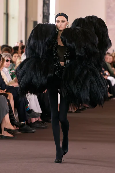 Look 16